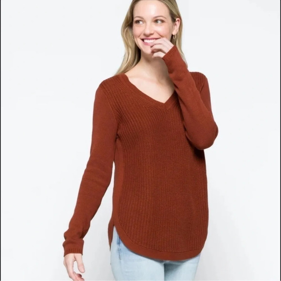 🍀 RD STYLE NWT STITCH FIX EXCLUSIVE JOSELYN VNECK SWEATER - Picture 1 of 6